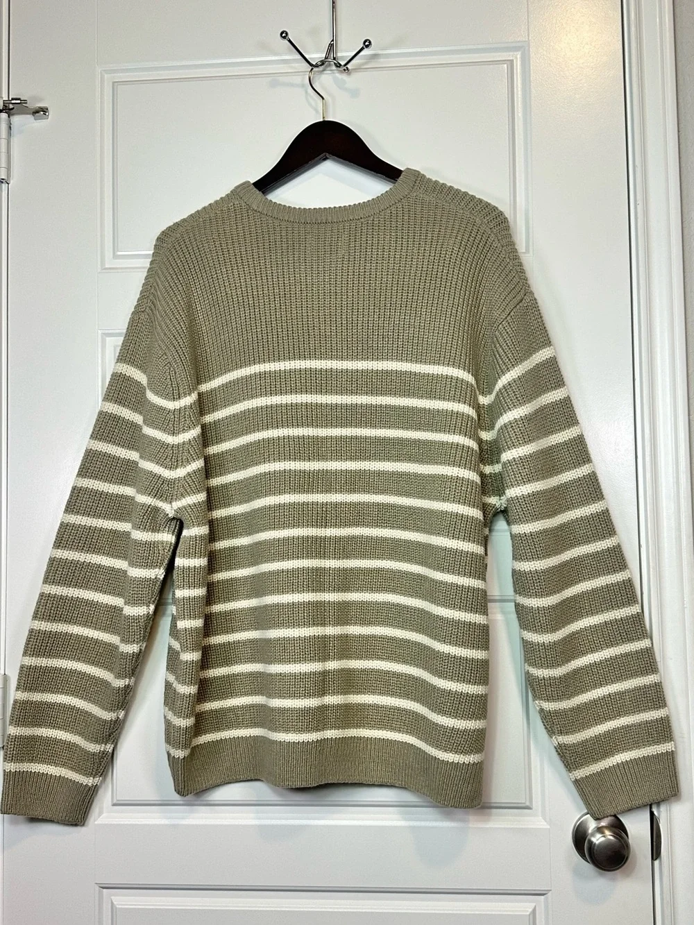 ASOS Men’s Oversized Crew Neck Knit Sweater Green & Ecru Stripes Size Large